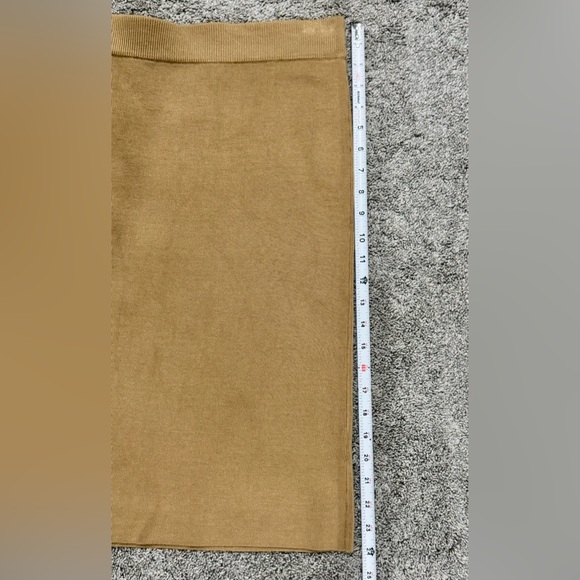 NWT-Banana Republic Knit Skirt Set-Camel-Size Medium - Picture 8 of 9